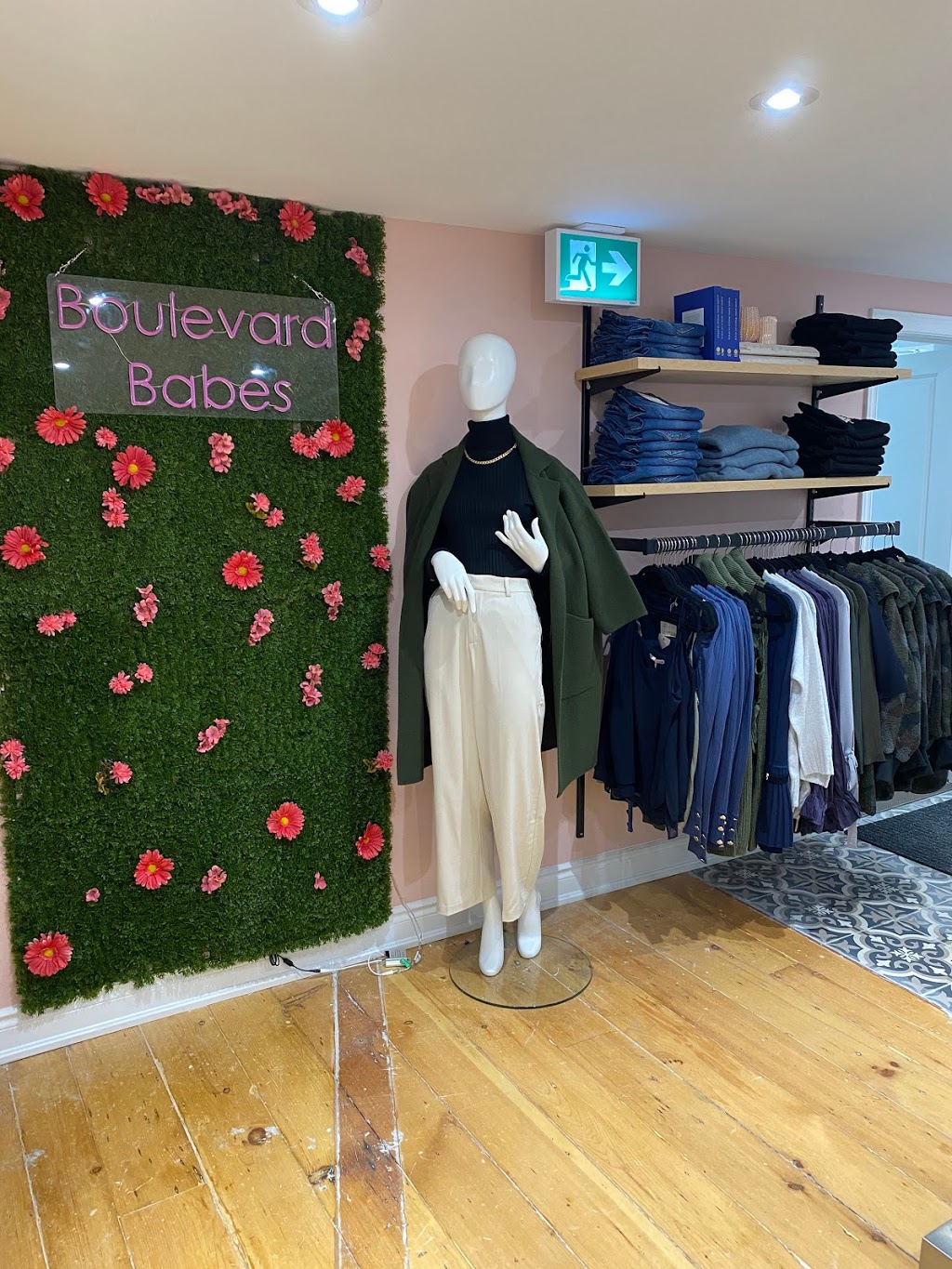 Boulevard Fashion Boutique | 10513 Islington Ave Unit 1, Kleinburg, ON L0J 1C0, Canada | Phone: (905) 552-4241