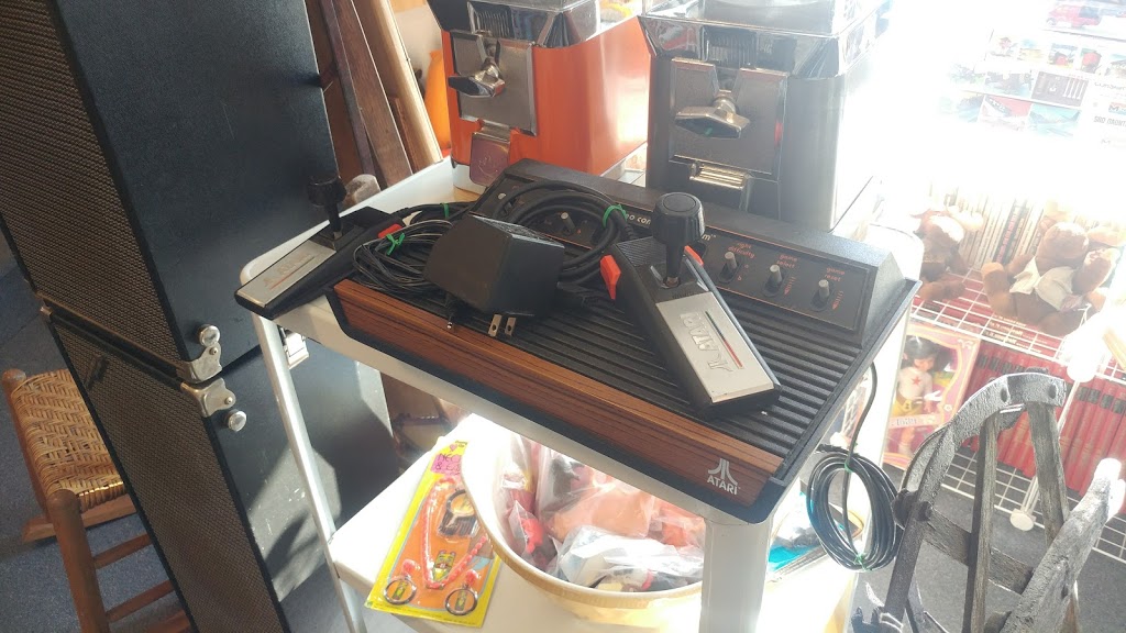 Sleeping Giant Antiques | 303 Victoria Ave E, Thunder Bay, ON P7C 1A4, Canada | Phone: (807) 623-8808
