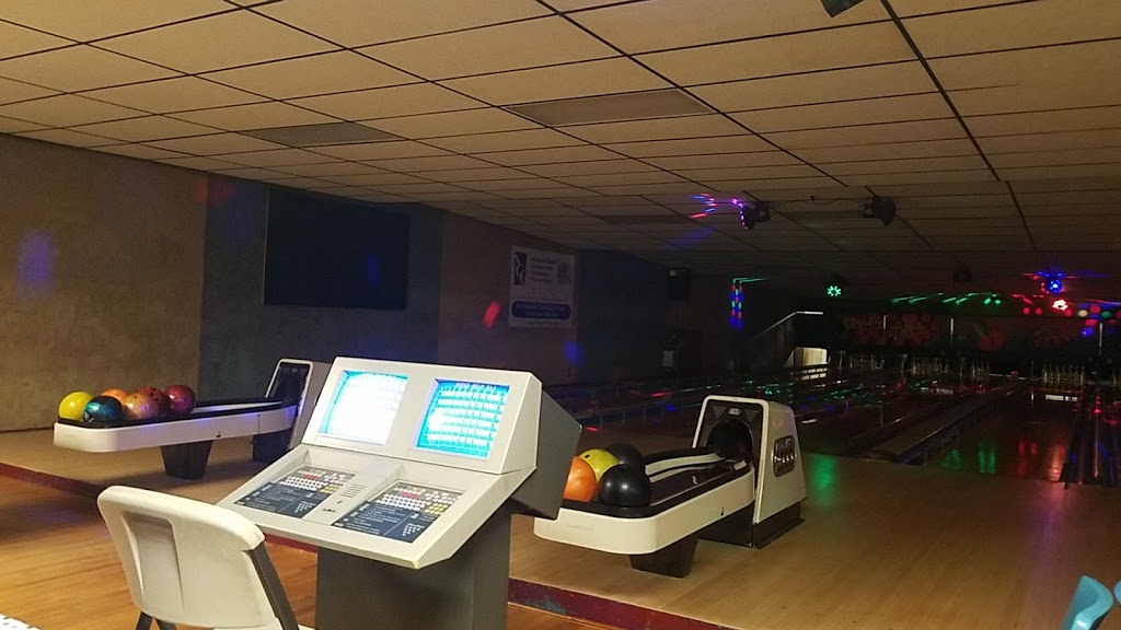Chicks Bar & Lanes | 8196 Erie Rd, Angola, NY 14006, USA | Phone: (716) 549-4206
