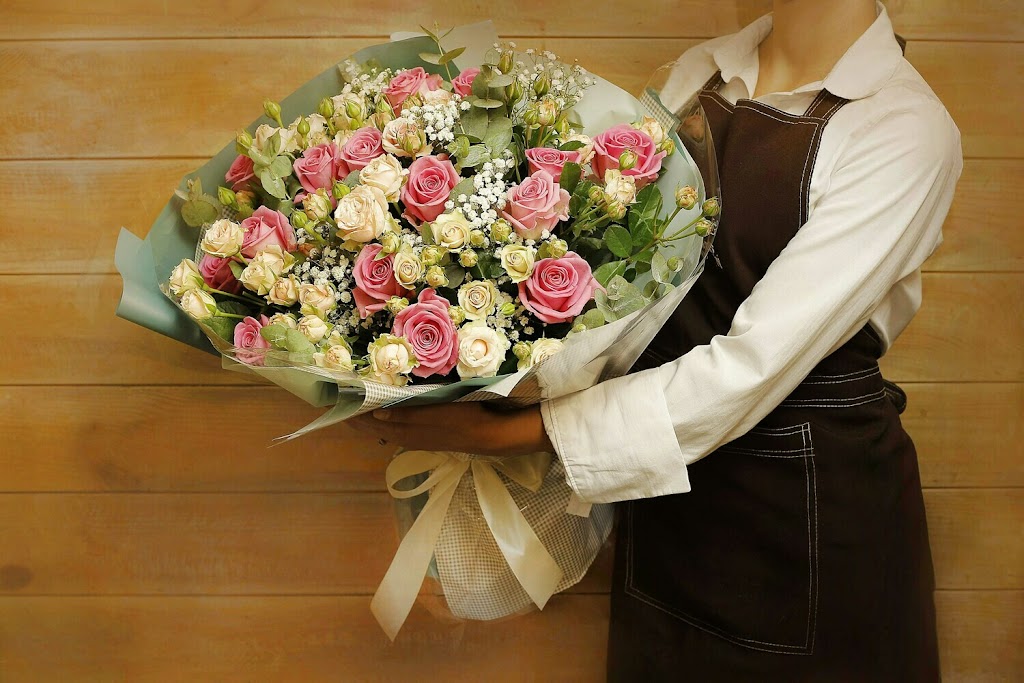 YANSFLOWERS | 14716 Stony Plain Rd, Edmonton, AB T5N 3S4, Canada | Phone: (587) 982-8882