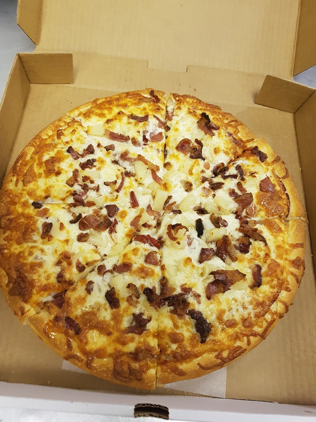 A Hollywood Pizza & Donair | 9542 87 St NW, Edmonton, AB T6C 3J1, Canada | Phone: (780) 462-6379