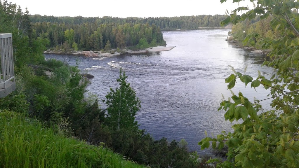 Hotel Motel Maison Blanche | 218 7e Av, Dolbeau-Mistassini, QC G8L 1M8, Canada | Phone: (418) 979-1145
