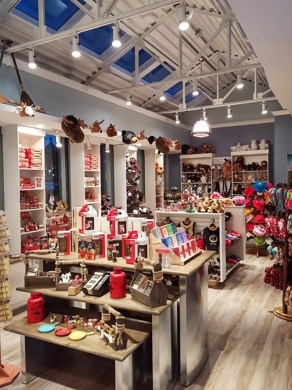 Waterfront Gifts & Apparel | 248 Ontario St, Kingston, ON K7L 5P7, Canada | Phone: (844) 549-8012