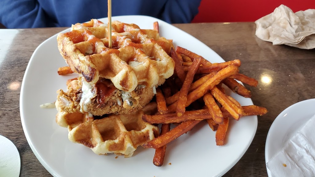 St. Louis Bar & Grill | 1354 Innisfil Beach Rd, Innisfil, ON L9S 4B7, Canada | Phone: (705) 294-3355