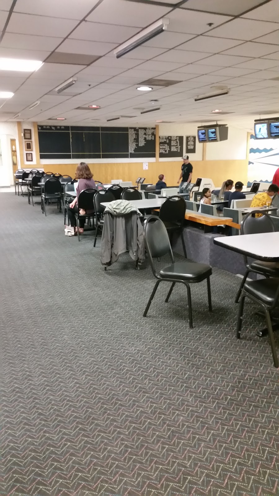 LaVérendrye Bowling Lanes | 614 Des Meurons St, Winnipeg, MB R2H 2P9, Canada | Phone: (204) 237-4137