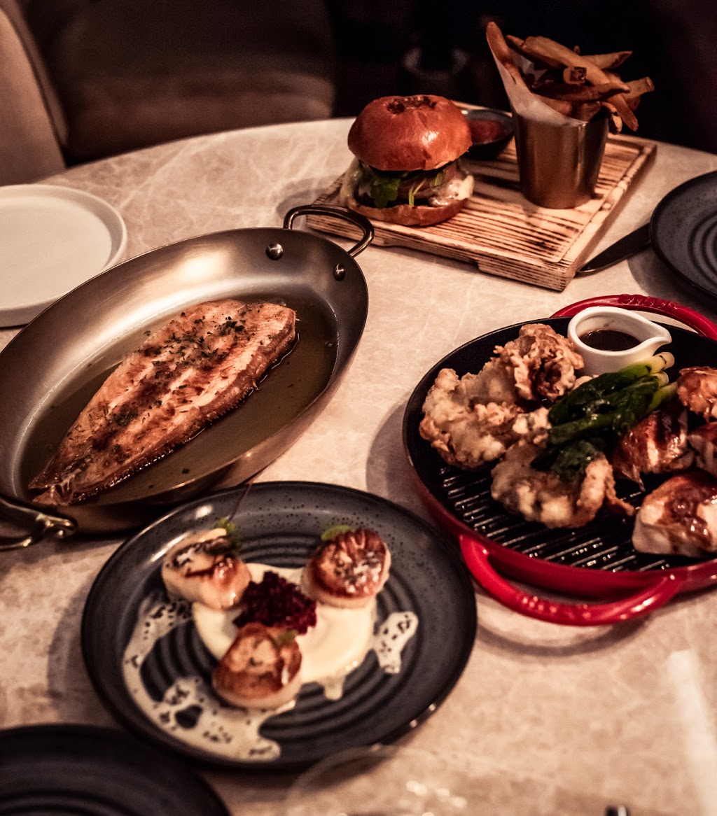 LOUIX LOUIS | 325 Bay St, Toronto, ON M5H 4G3, Canada | Phone: (416) 637-5550