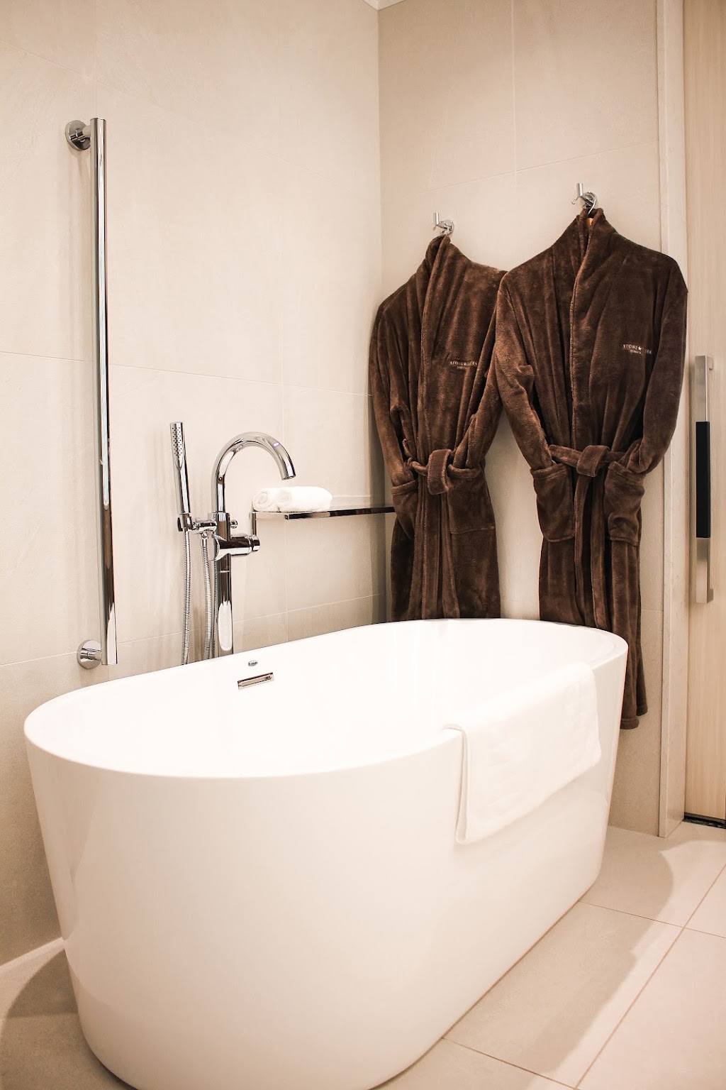 Headwaters Lodge at Eagle Ranch Resort | 9581 Eagle Ranch Trail, Invermere, BC V0A 1K3, Canada | Phone: (250) 342-0562