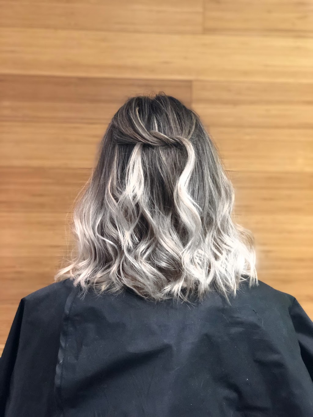 Vogue Hair and Beauty Lounge | 2021 Cliff Rd, Mississauga, ON L5A 3N7, Canada | Phone: (905) 272-8425