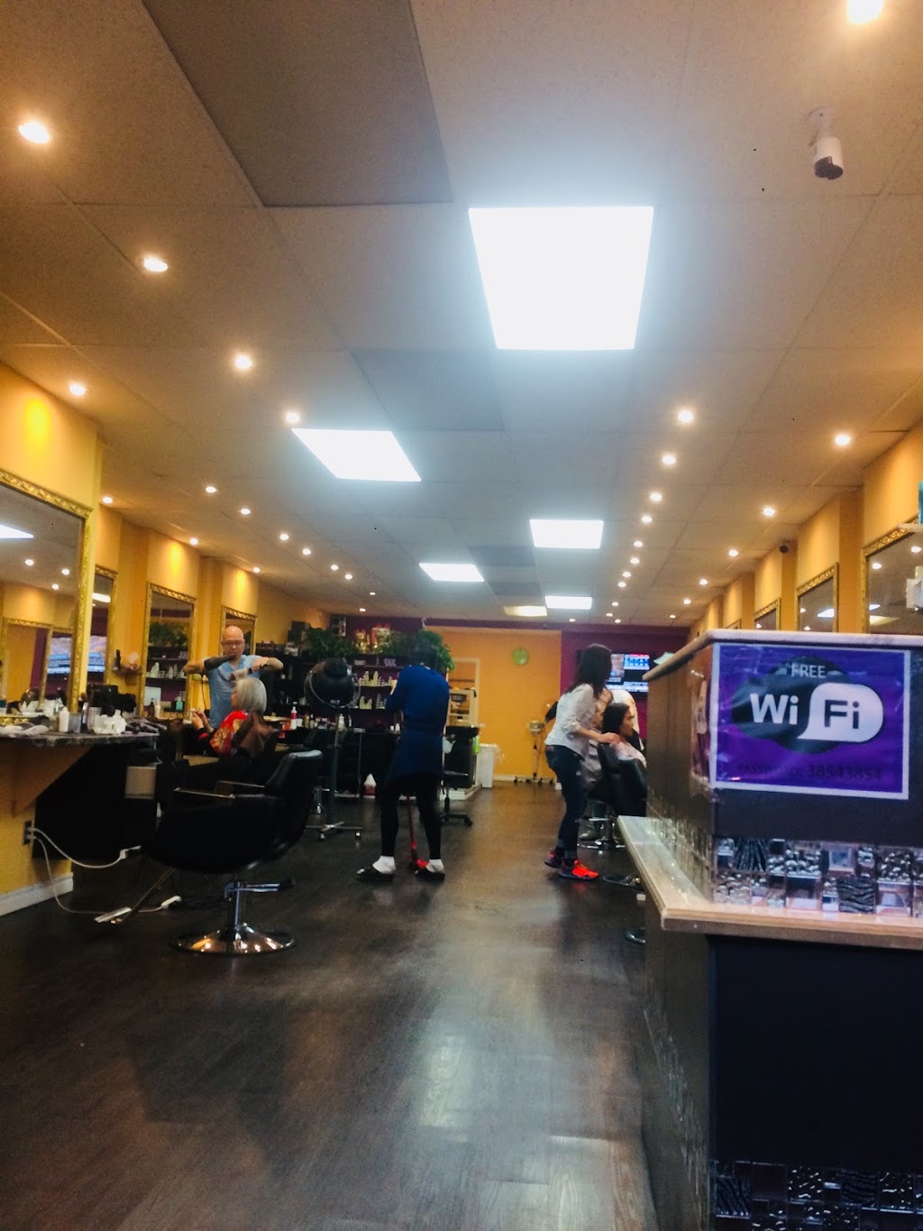 Hair J | 3854 Bathurst St, North York, ON M3H 3N3, Canada | Phone: (416) 285-8868