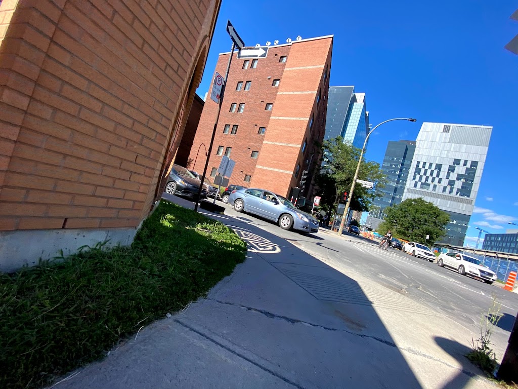 Hôpital chinois de Montréal | 189 Avenue Viger E, Montréal, QC H2X 3Y9, Canada | Phone: (514) 871-0961