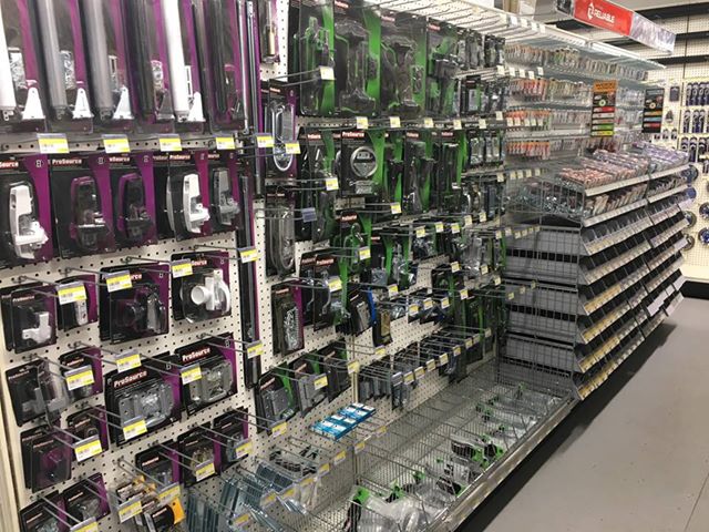 Wellington Esso & Hardware | 81 Sunset Dr, Wellington, PE C0B 2E0, Canada | Phone: (902) 854-3093