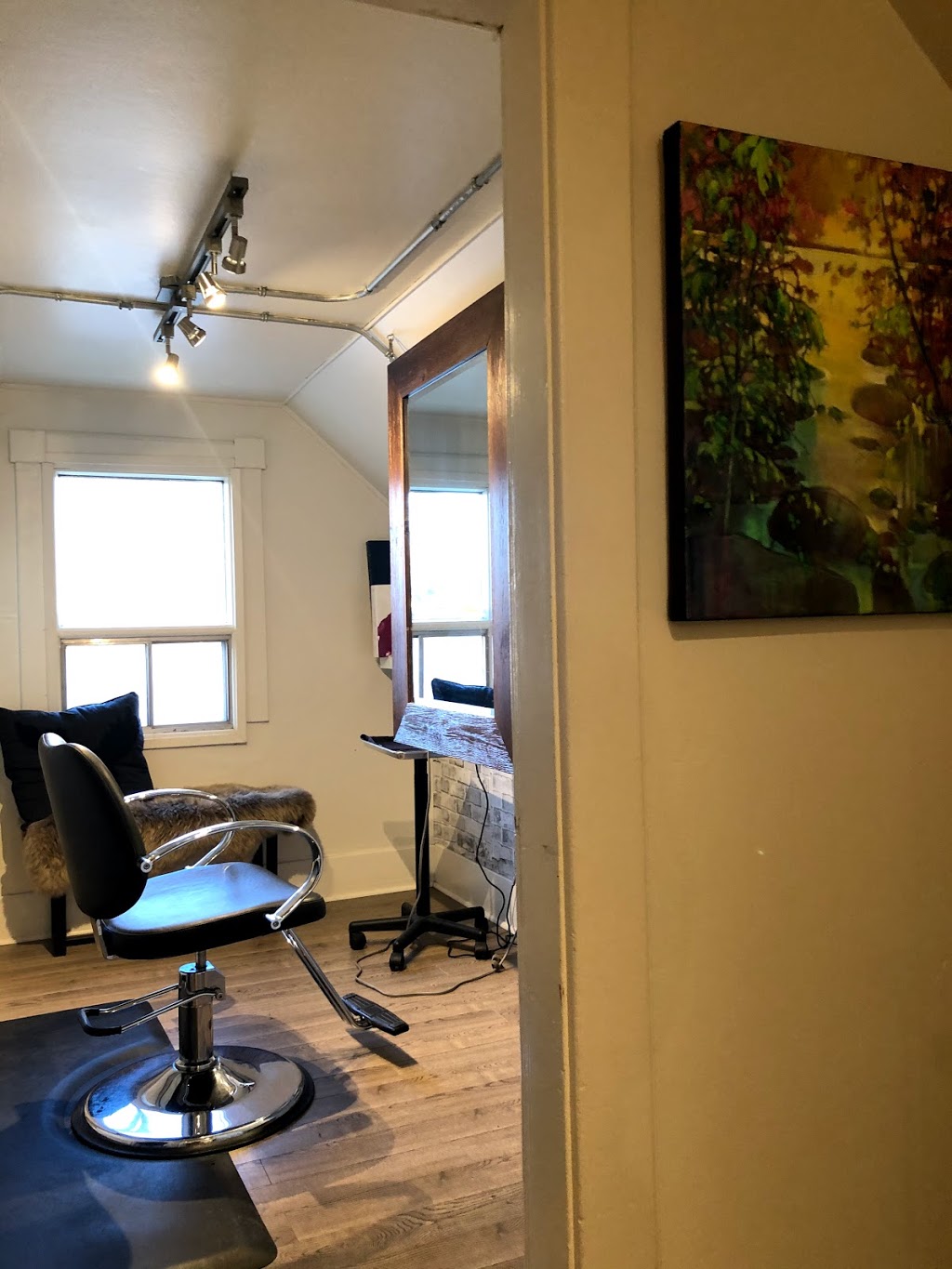2 Sharp Chicks Salon & Co | 1913 34 Ave SW, Calgary, AB T2T 2C2, Canada | Phone: (403) 719-0233