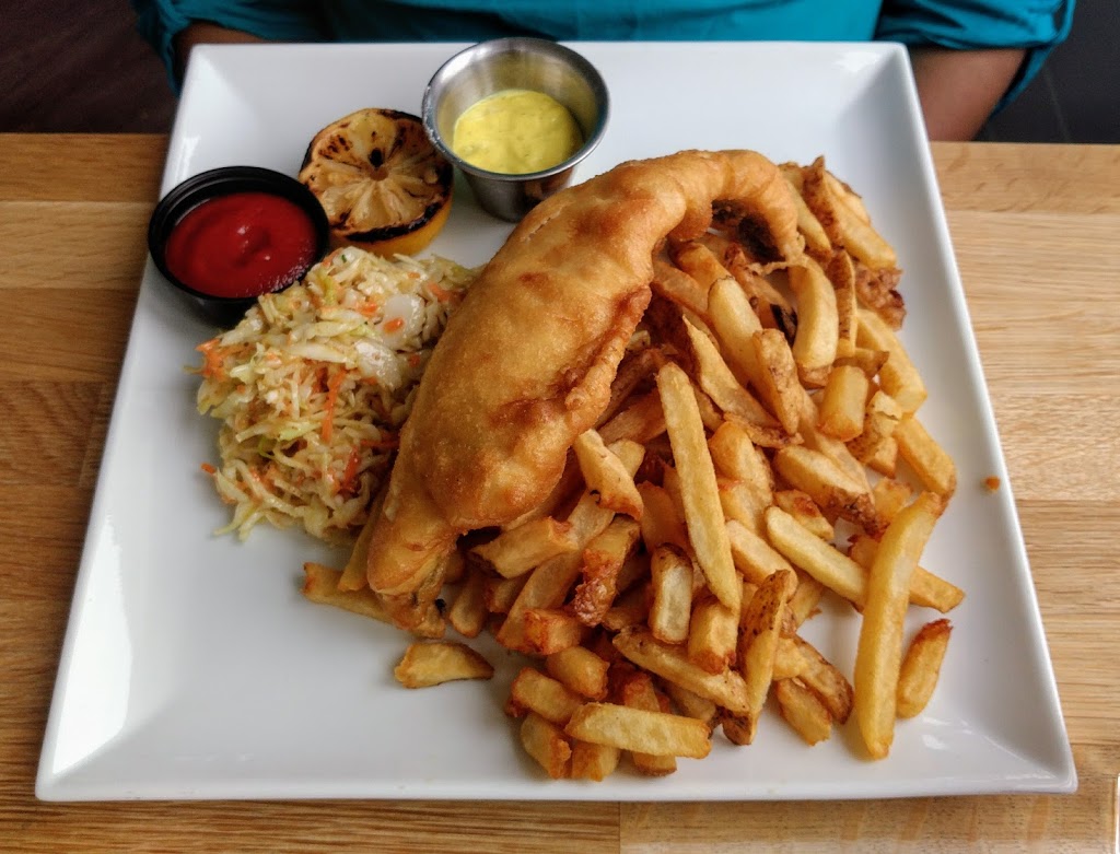 Waupoos Estates Winery & Restaurant | 3016 County Road 8, Picton, ON K0K 2T0, Canada | Phone: (613) 476-8338