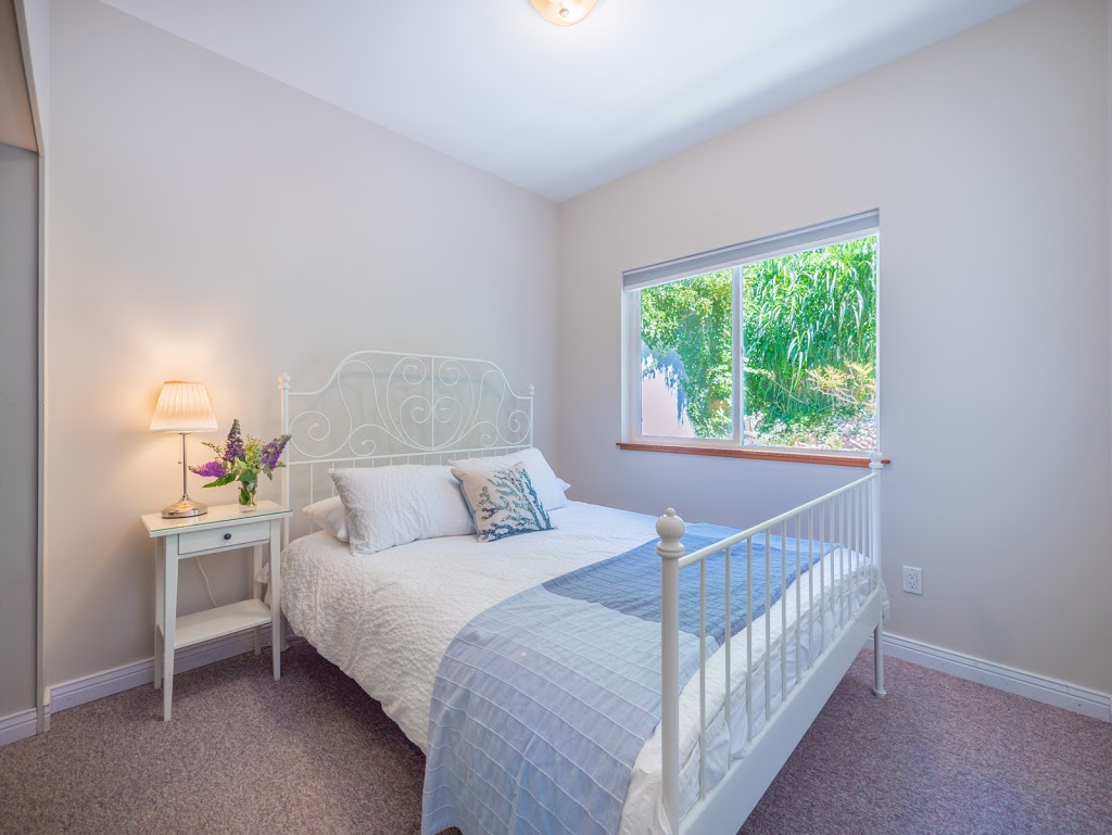 Sunset Beach House | 5231 Sunshine Coast Hwy, Sechelt, BC V0N 3A2, Canada | Phone: (604) 812-2115