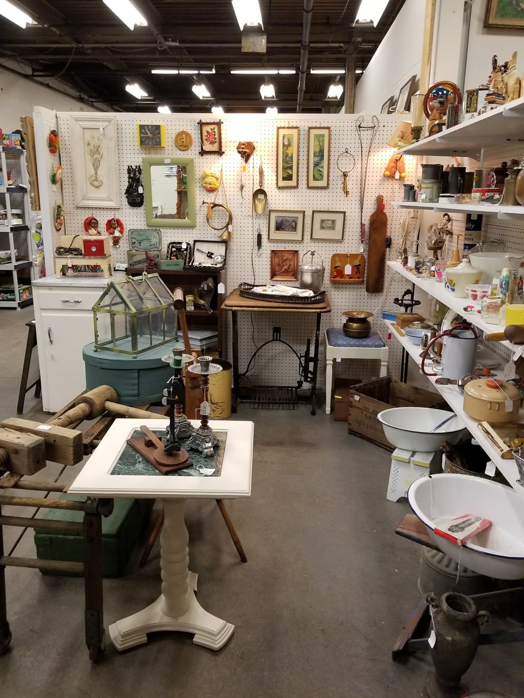 Brydges Street Merchant Market | 1255 Brydges St, London, ON N5W 2C2, Canada | Phone: (519) 453-8993