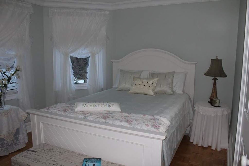 Mollys Retreat Bed and Breakfast | 28 Riverside Dr, Mono, ON L9W 6L4, Canada | Phone: (519) 942-0256