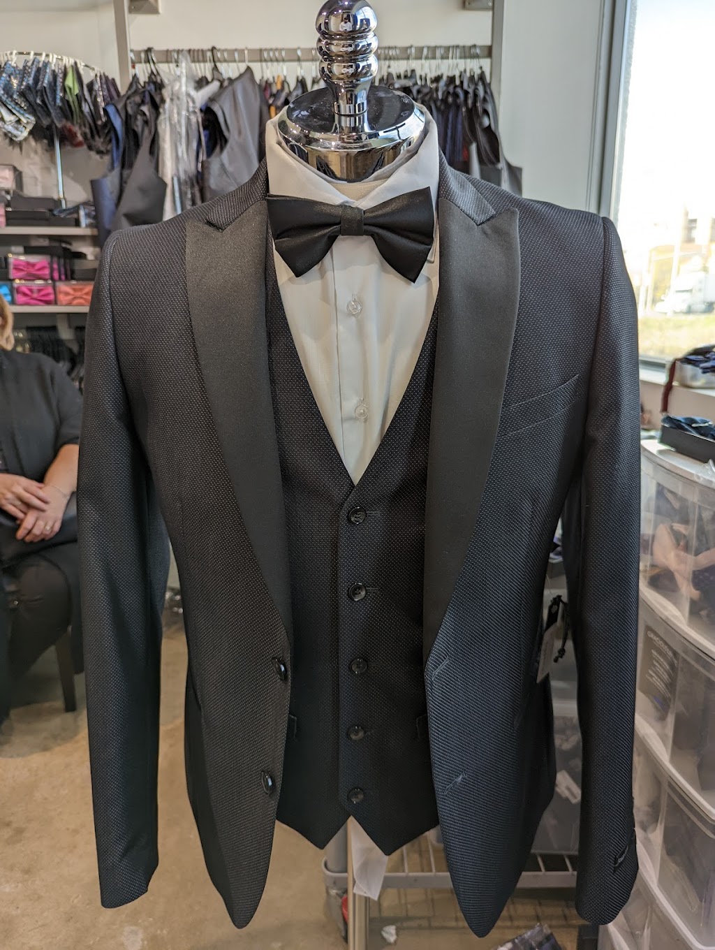 ESCO CLOTHIERS | 6970 Edwards Blvd, Mississauga, ON L5T 2W2, Canada | Phone: (905) 564-7677