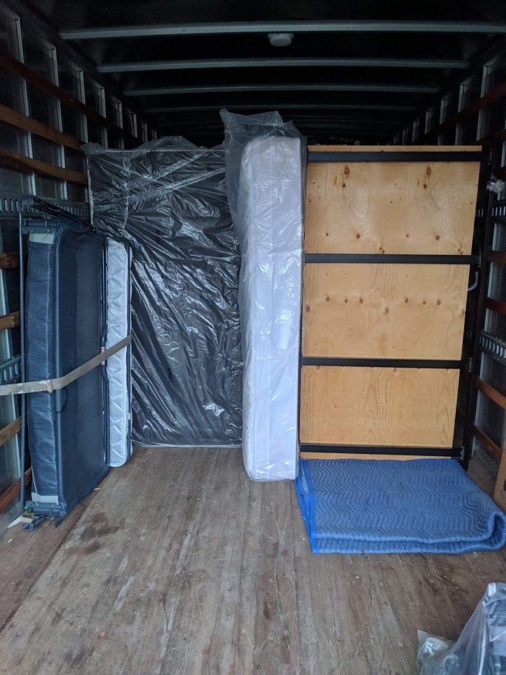 Rouge Hill Moving | 23 Granada Crescent, Scarborough, ON M1B 2H6, Canada | Phone: (647) 988-7507