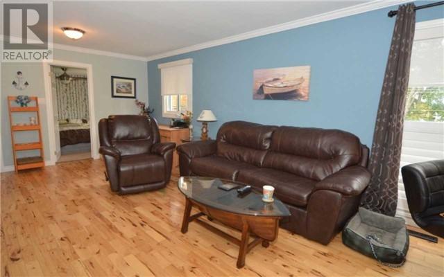 Upscale Lake Dalrymple Cottage Rental | 20 Robins Ln, Sebright, ON L0K 1W0, Canada | Phone: (647) 408-6660
