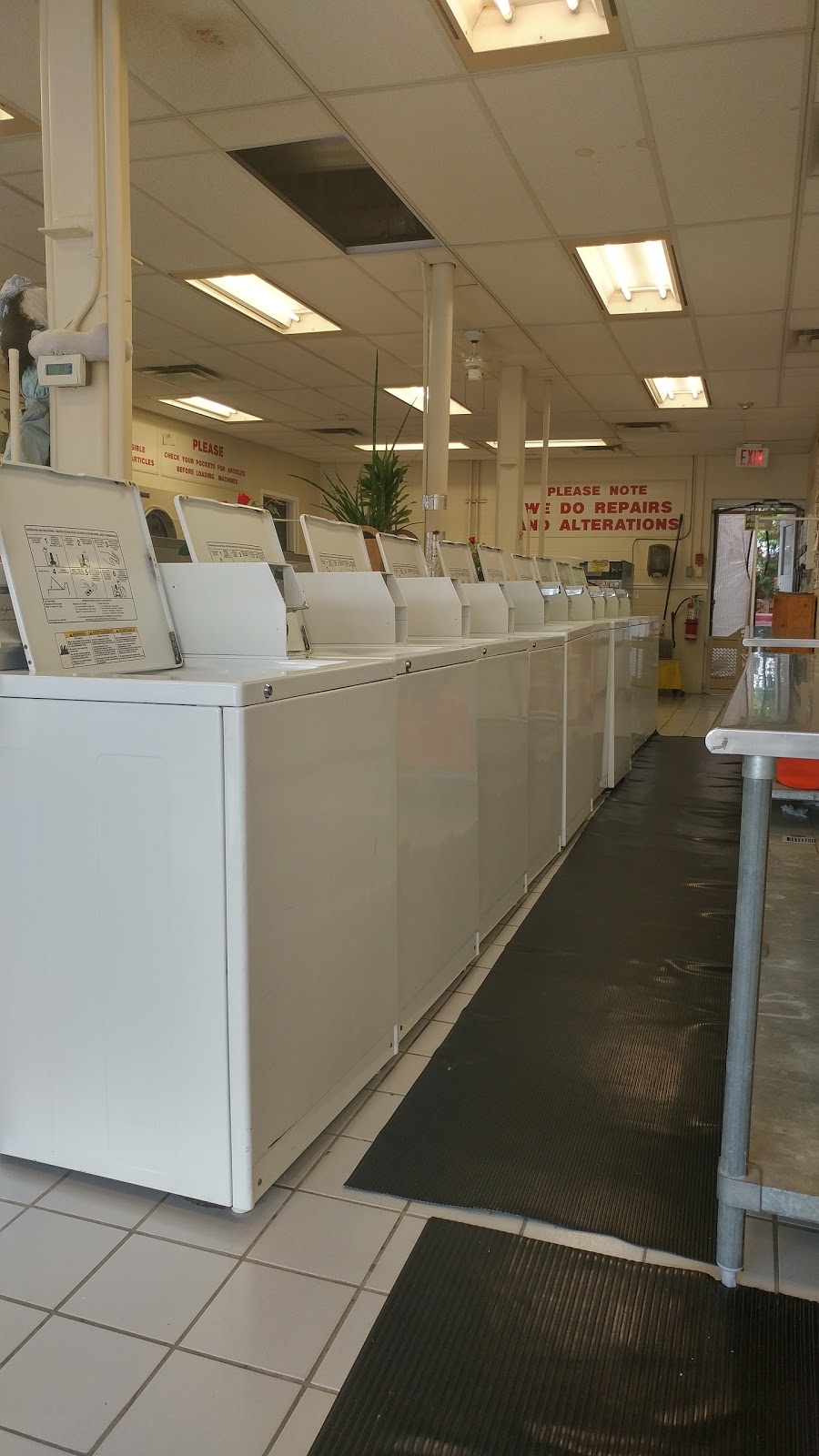Larbie Coin Laundry | 186 King Rd, Richmond Hill, ON L4E 2W1, Canada | Phone: (905) 773-3938