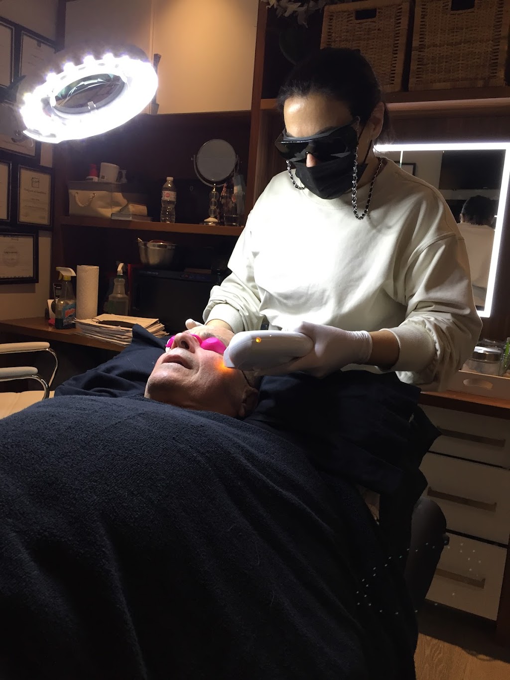 Universal Laser Treatments Inc | 16 Longhouse St, Vaughan, ON L4L 4Z3, Canada | Phone: (647) 278-2211