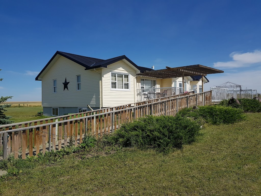 The Country Farmhouse | Rge Rd. 221, Cluny, AB T0J 0S0, Canada | Phone: (403) 734-2593