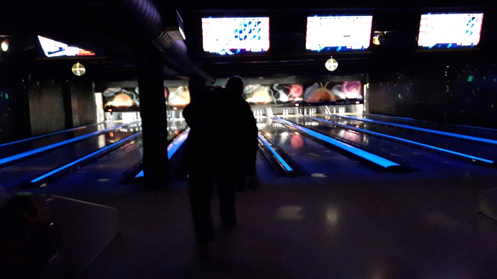 Huntsville Bowl | 2A Cann St, Huntsville, ON P1H 1H3, Canada | Phone: (705) 789-0788