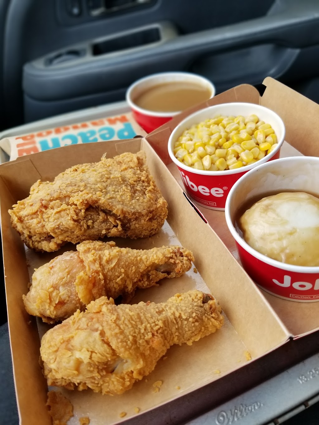 Jollibee Mississauga | 800 Boyer Blvd, Mississauga, ON L5V 2Y1, Canada | Phone: (289) 203-4555
