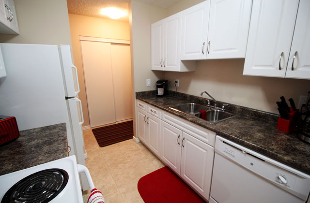 The Ridgewood Apartments | 4559 32 Ave NW, Edmonton, AB T6L 5N6, Canada | Phone: (780) 425-4152
