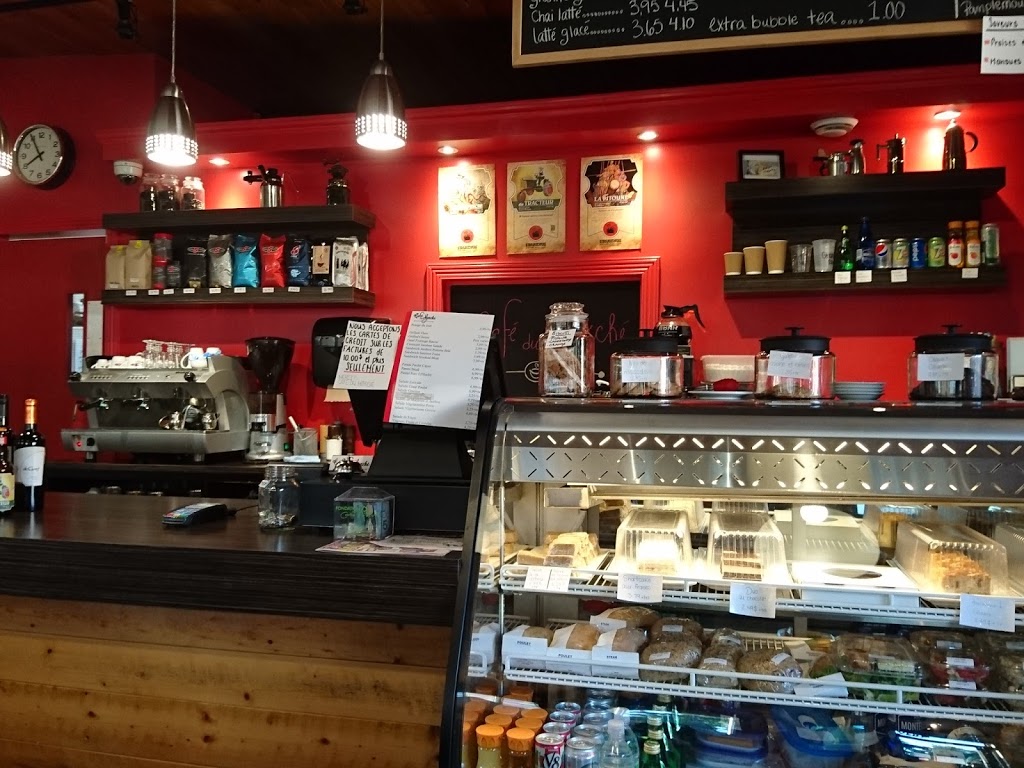 Café du Marché | 1226 Rue Principale, Saint-Étienne-des-Grès, QC G0X 2P0, Canada | Phone: (819) 655-0344