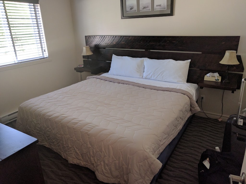 Club Privilege Mont-Tremblant–Village | 1482 Chem. du Village, Mont-Tremblant, QC J8E 1G7, Canada | Phone: (819) 425-9818