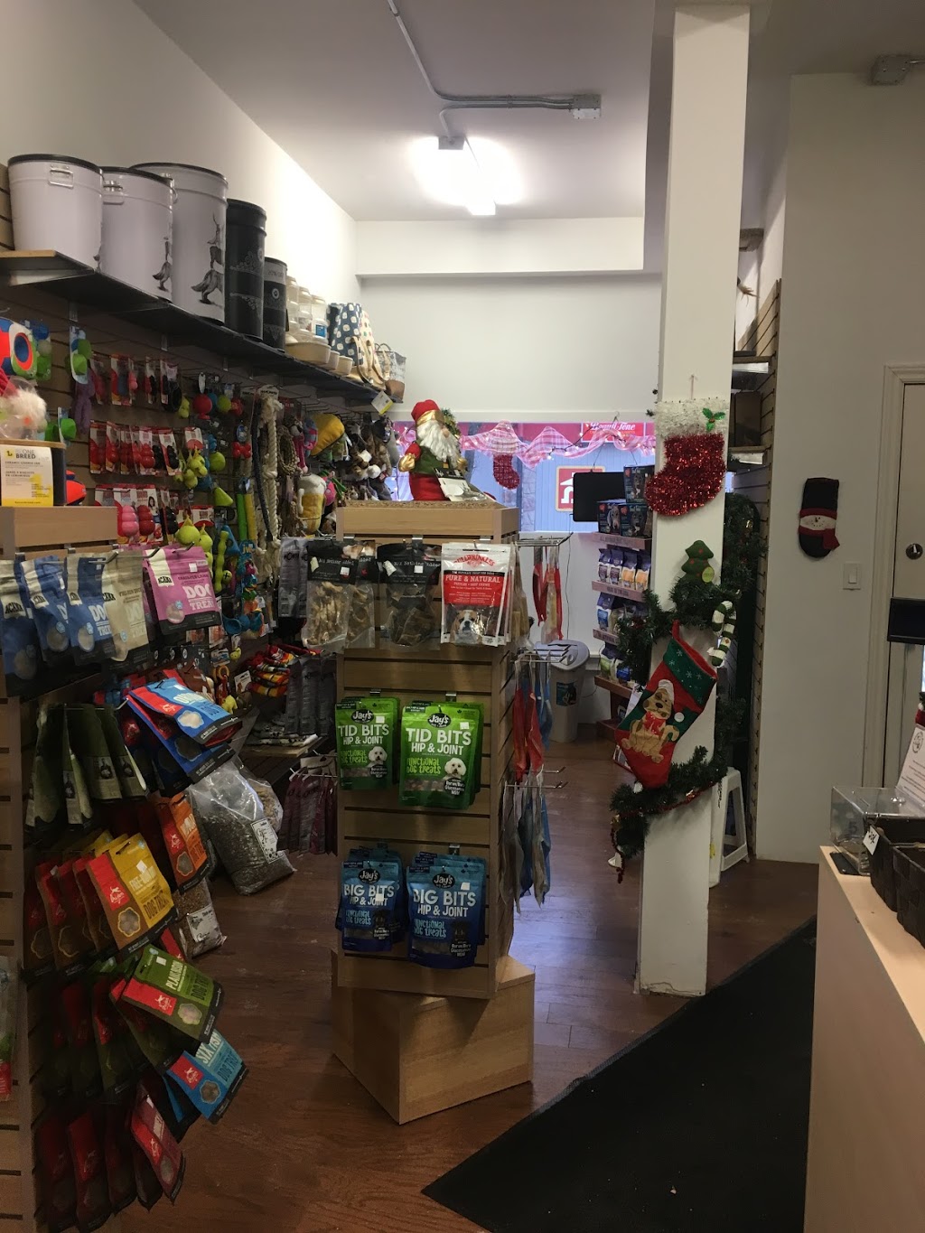 Mullins Pet Market | 40 Toronto St S, Markdale, ON N0C 1H0, Canada | Phone: (519) 986-2999