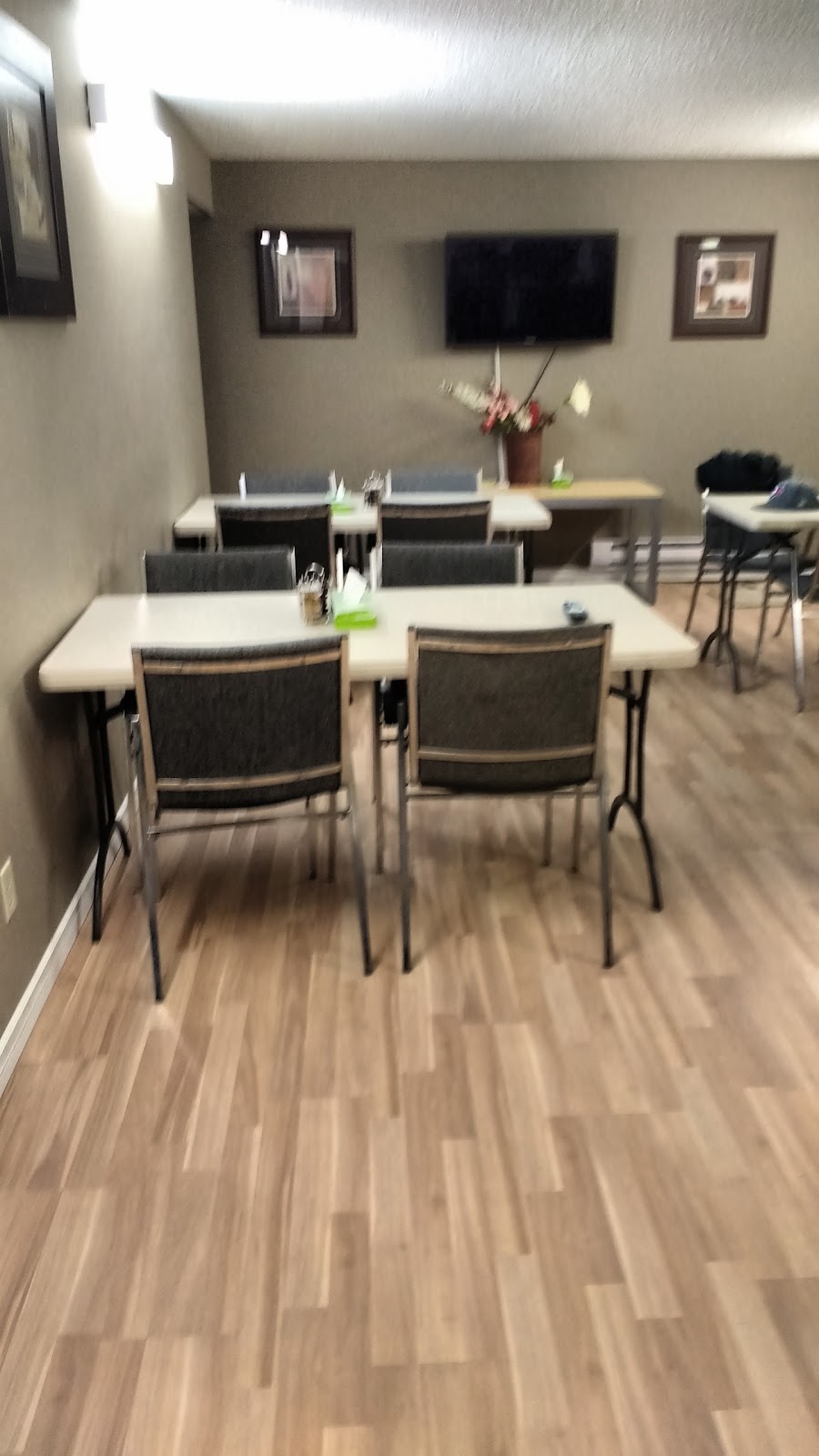 Circle 6 Motel LTD | 140 Sims Ave, Weyburn, SK S4H 2H5, Canada | Phone: (306) 842-6166