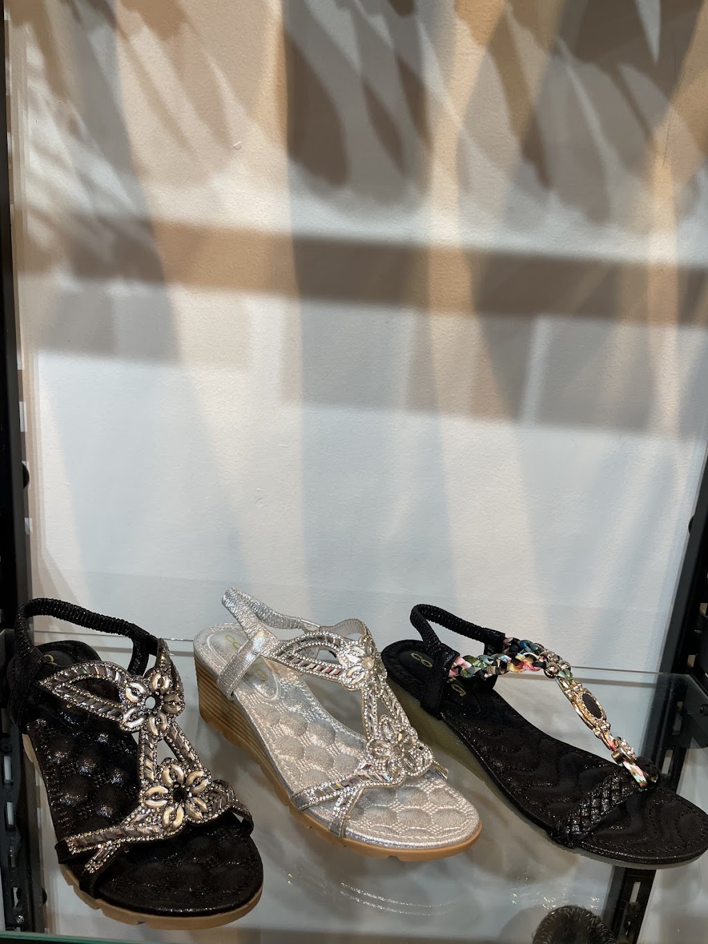 Chaussures Galli | 7077 Bd Newman, LaSalle, QC H8N 1X1, Canada | Phone: (514) 368-5097