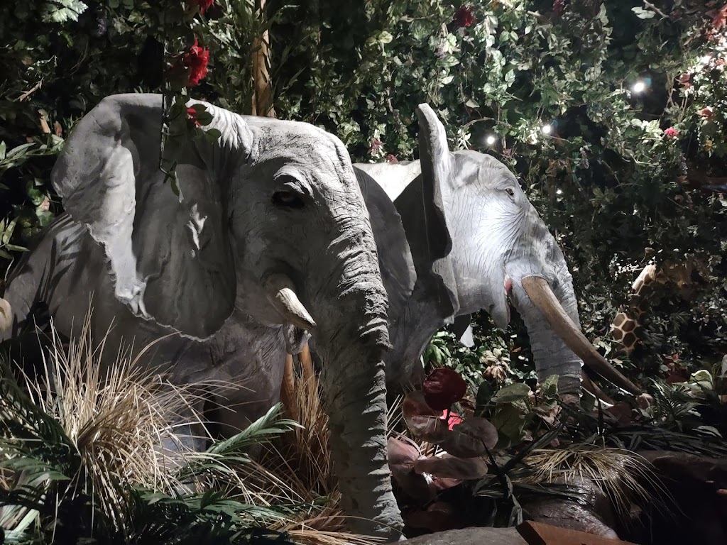 Rainforest Cafe Niagara Falls | 4915 Clifton Hill, Niagara Falls, ON L2G 3N5, Canada | Phone: (905) 374-5210