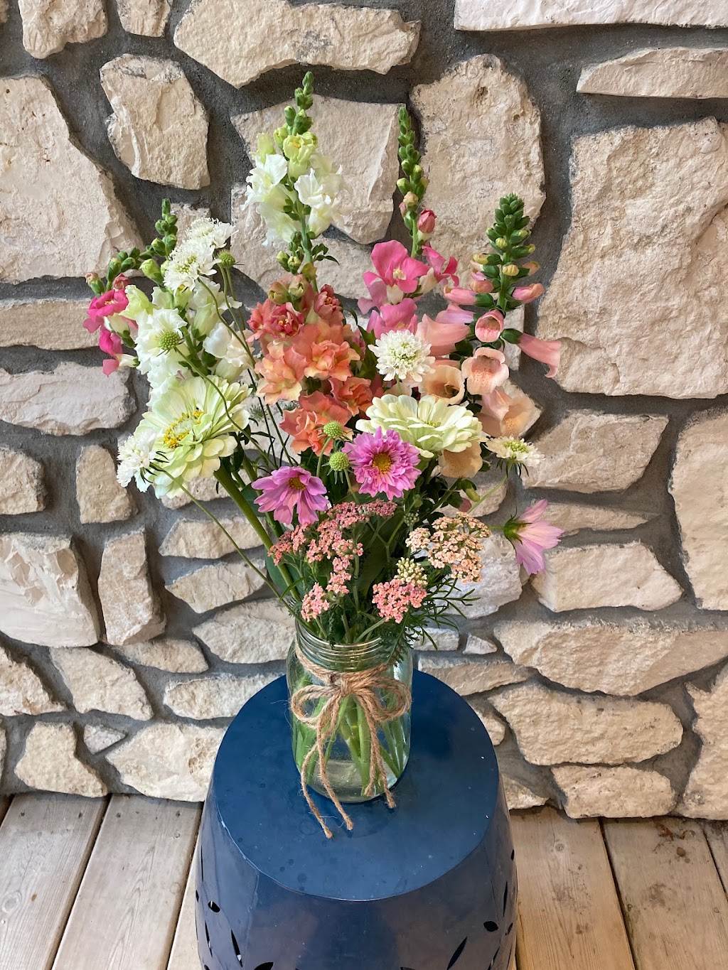 Farmyard Flowers | 1 Railway Ave, Broad Valley, MB R0C 0K0, Canada | Phone: (204) 308-0018