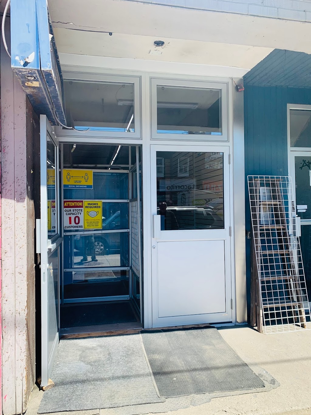 Ontario Aluminum & Glass | 4 Jenet Ave, Toronto, ON M6H 1R4, Canada | Phone: (416) 533-7921