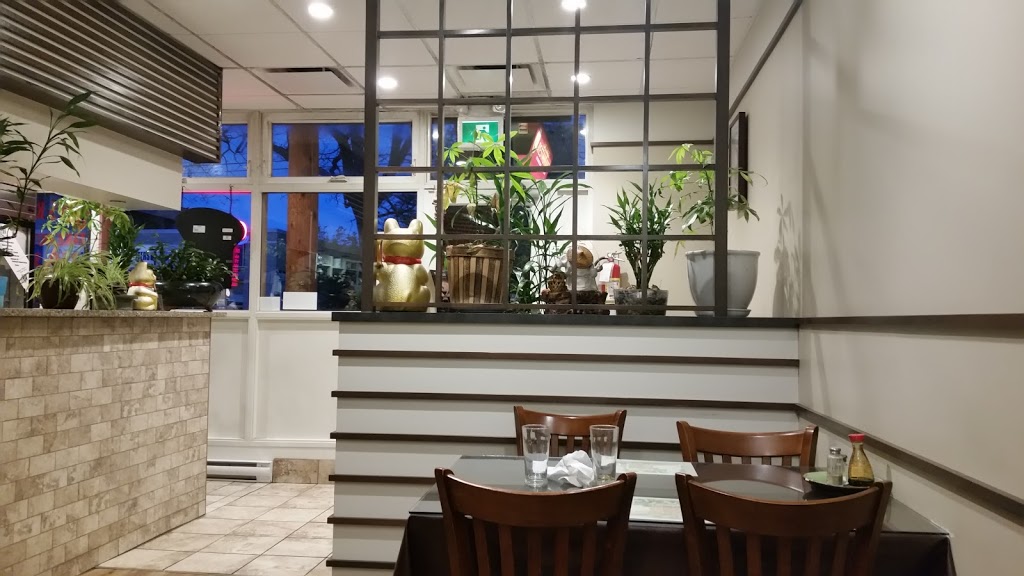 Lums Chinese Restaurant | 914 Esquimalt Rd, Victoria, BC V9A 3M6, Canada | Phone: (250) 385-2322