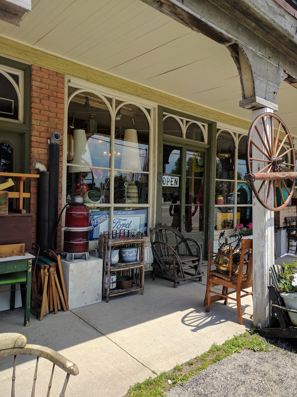 Jonnys Antiques | 10 William Shakespeare St, Shakespeare, ON N0B 2P0, Canada | Phone: (519) 625-8307