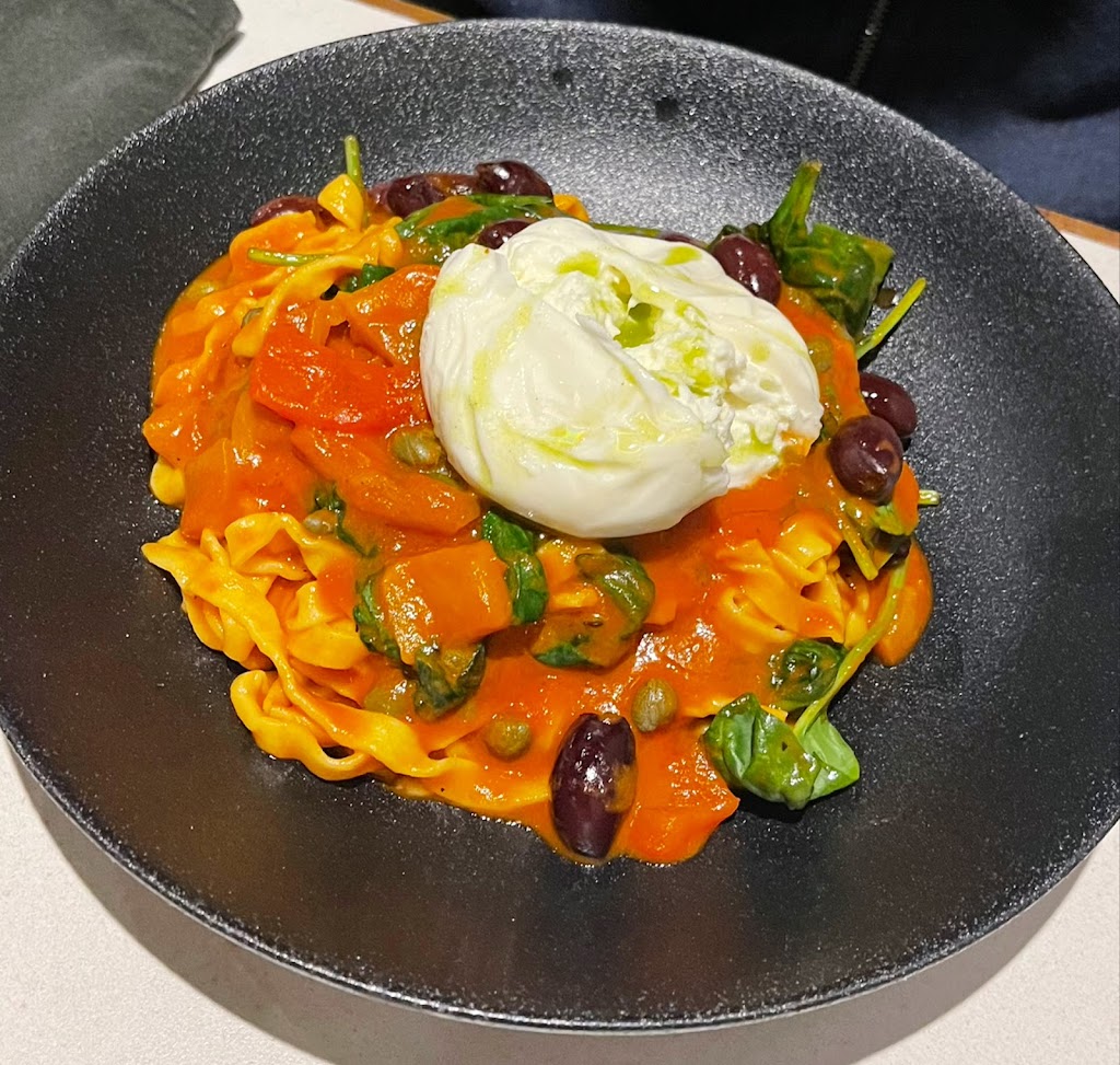 Bistro Henri | 66 Rue Principale, Grandes-Bergeronnes, QC G0T 1G0, Canada | Phone: (418) 232-6543