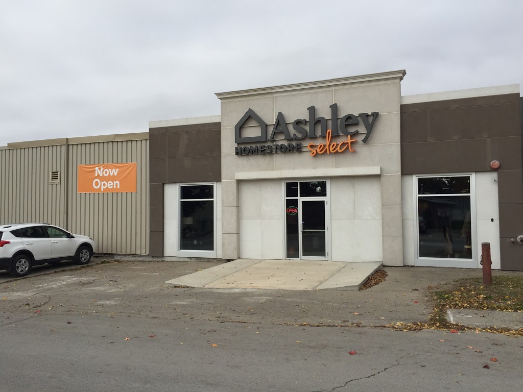 Ashley HomeStore | 707 St Lawrence St, Prescott, ON K0E 1T0, Canada | Phone: (613) 975-1160