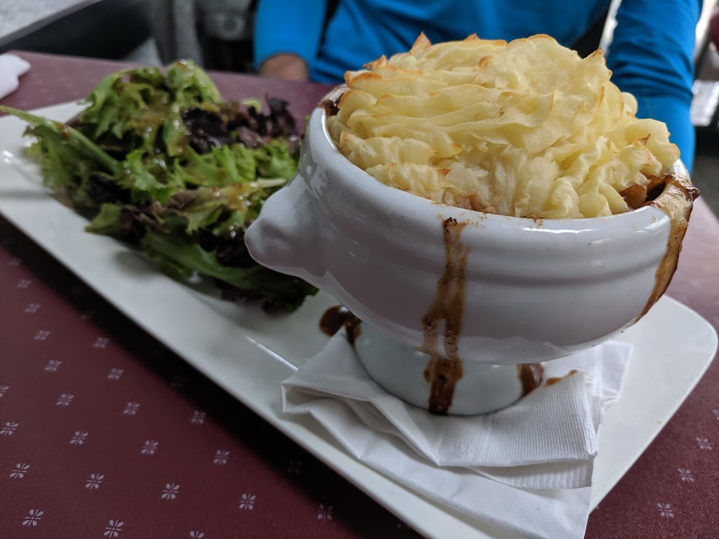 Lions Head Inn Restaurant & Pub | 8 Helen St, Lions Head, ON N0H 1W0, Canada | Phone: (519) 793-4601