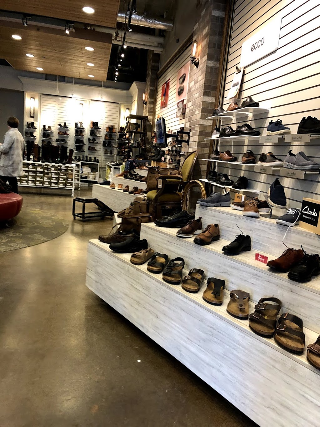 Kunitz Shoes | 10846 Jasper Ave, Edmonton, AB T5J 2B2, Canada | Phone: (780) 428-0200