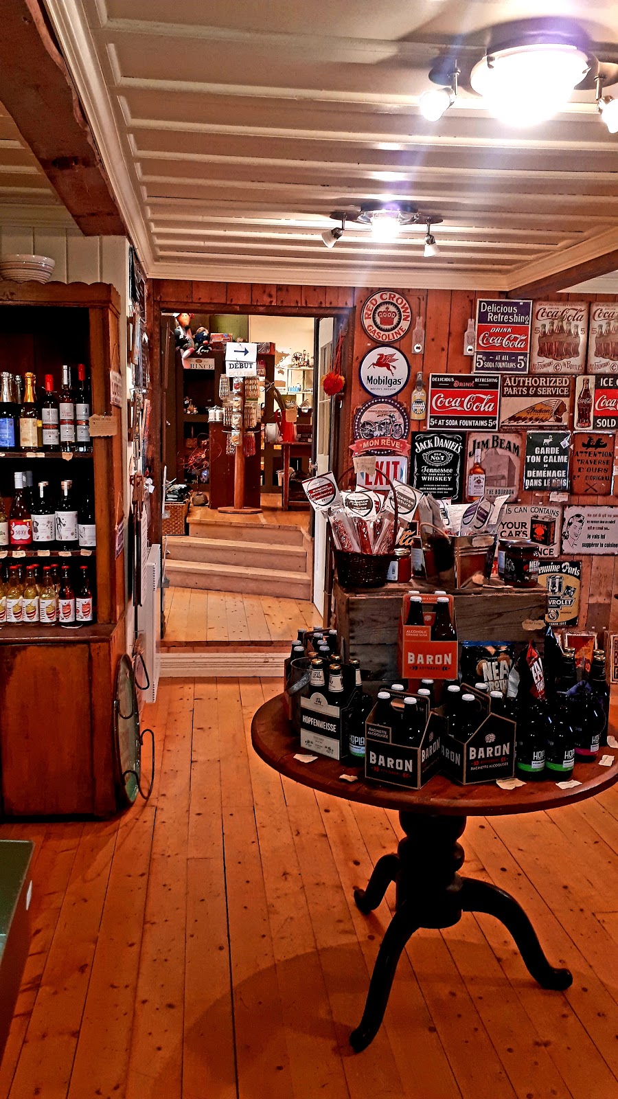 Le Moule à Sucre | 248 Avenue de Gaspé E, Saint-Jean-Port-Joli, QC G0R 3G0, Canada | Phone: (418) 598-7828