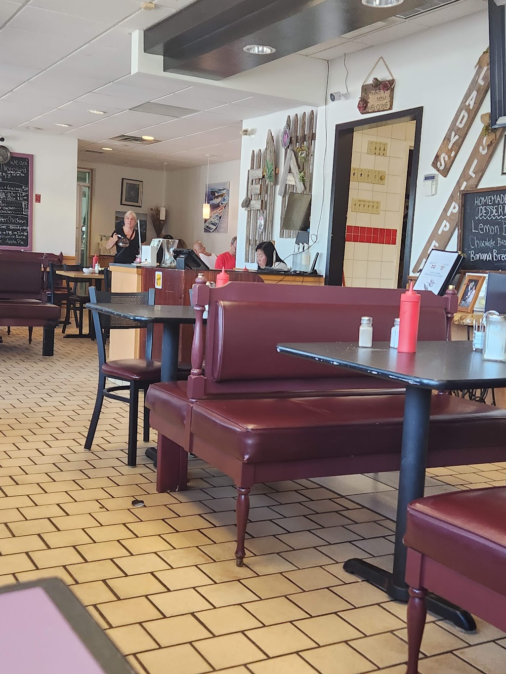 Ladys Slipper Cafe | 500 Rue Main, Montague, PE C0A 1R0, Canada | Phone: (902) 838-7088