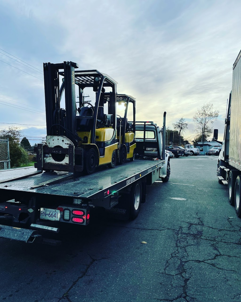 ON SPOT TOWING LTD | 10603 140 St, Surrey, BC V3T 0M1, Canada | Phone: (778) 859-1544