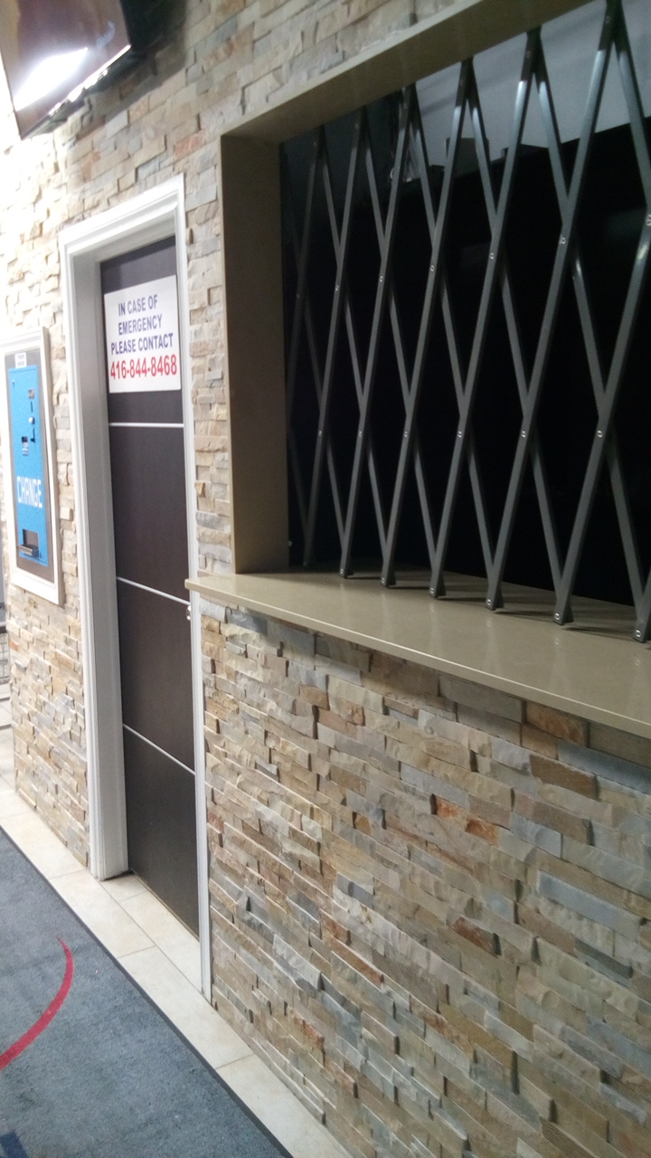 Star Coin Laundry | 6210 Finch Ave W, Etobicoke, ON M9V 0A1, Canada | Phone: (416) 844-8468
