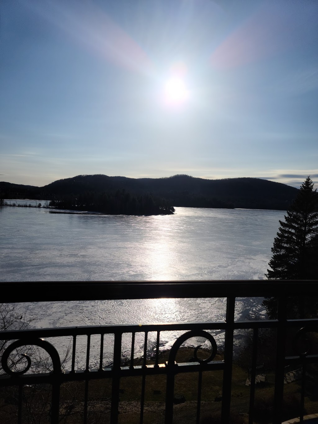 Hôtel Quintessence | 3004 Chemin de la Chapelle, Mont-Tremblant, QC J8E 1E1, Canada | Phone: (819) 425-3400
