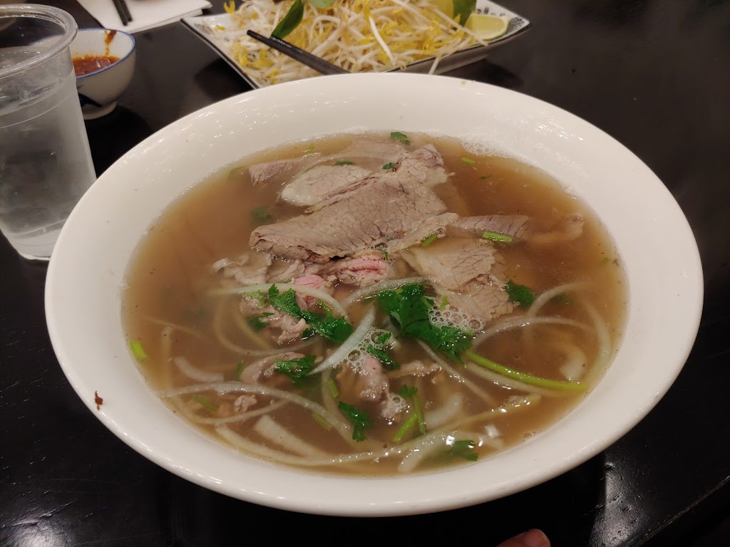 Pho Hoang Seasons | 605 Sterling Lyon Pkwy, Winnipeg, MB R3P 2S8, Canada | Phone: (204) 415-8889