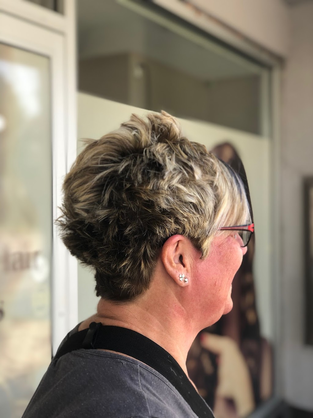 The Edge Beauty Bar | 70 Ottawa St N, Hamilton, ON L8H 3Z1, Canada | Phone: (289) 389-5959